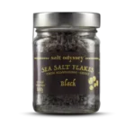 Salt Odyssey Φυσικό Θαλασσινό Αλάτι Μεσολογγίου με Μελάνι Σουπιάς – Πυραμιδοειδείς Νιφάδες σε Γυάλινο Βάζο 100g
